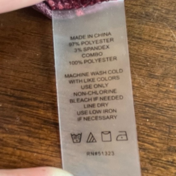 VINCE CAMUTO “Desert Summer” Paisley Print Halter Blouse in Cranberry Size Small - Picture 12 of 12